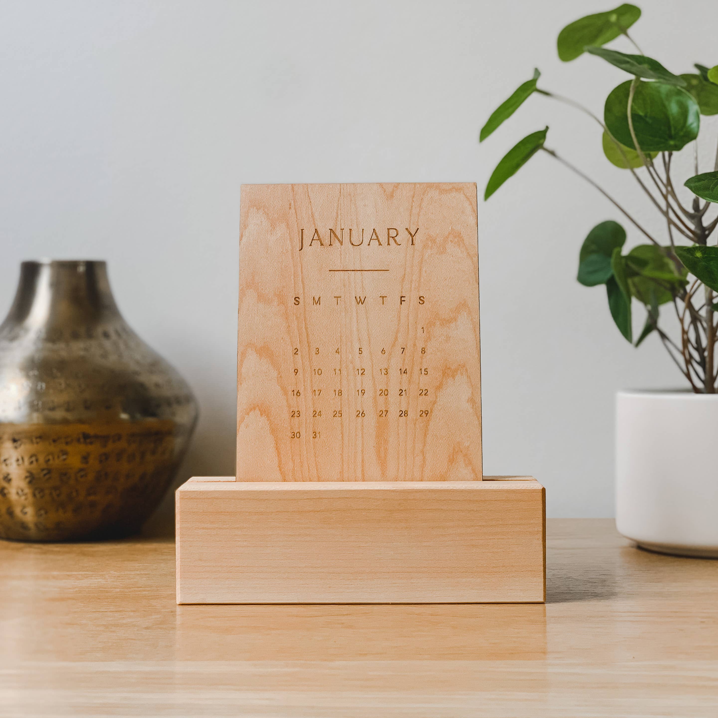 Commons Wooden 2022 Desktop Calendar