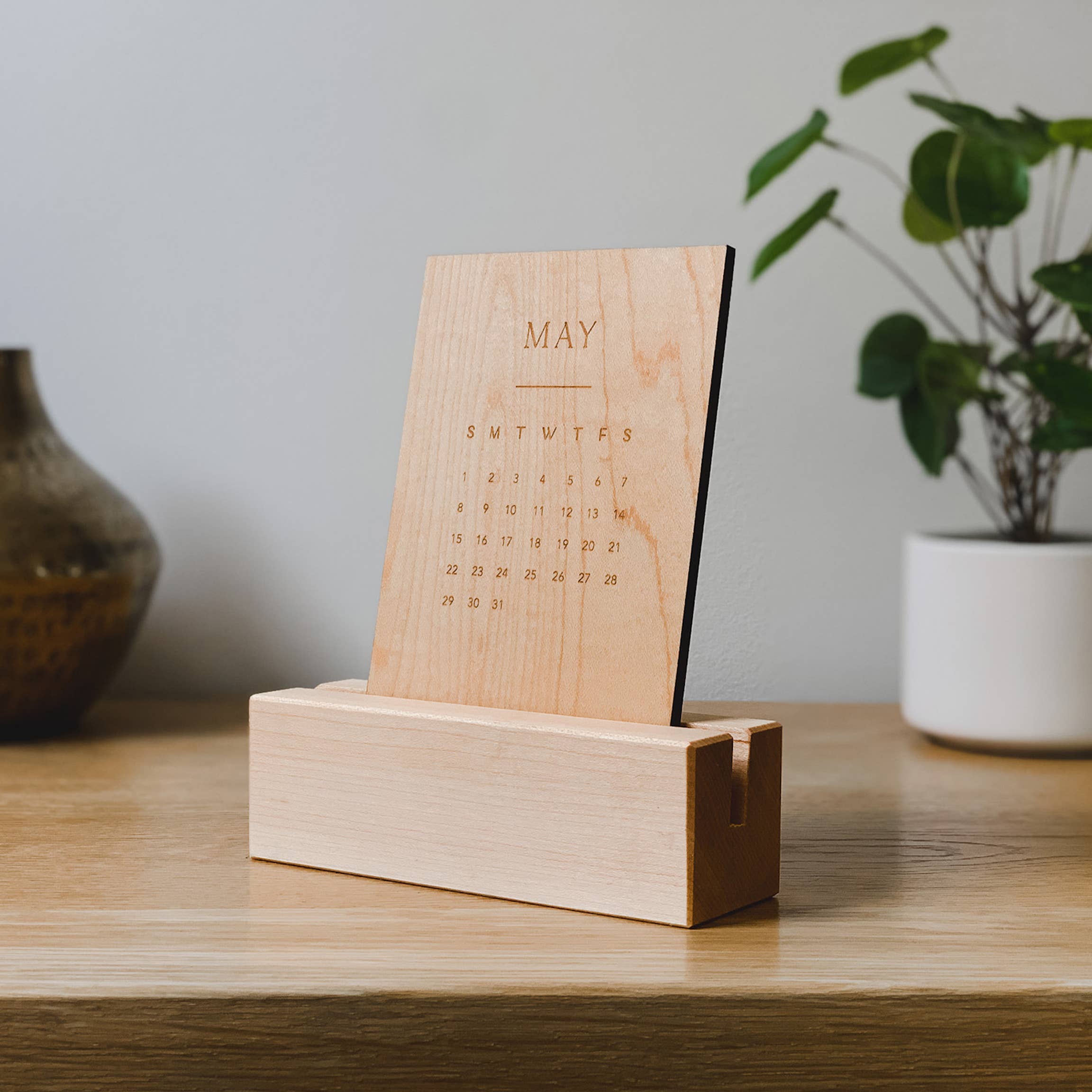Commons Wooden 2022 Desktop Calendar
