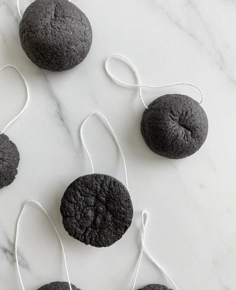 No Tox Life Luna Charcoal Facial Sponge